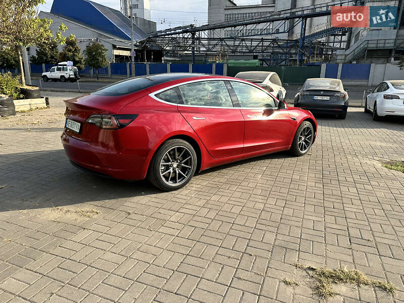 Седан Tesla Model 3 2018 в Дніпрі