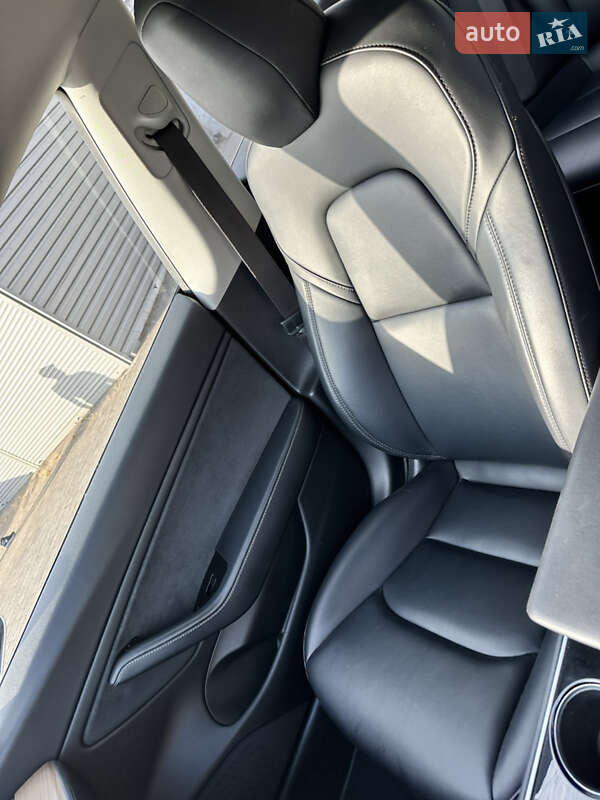 Седан Tesla Model 3 2018 в Дніпрі