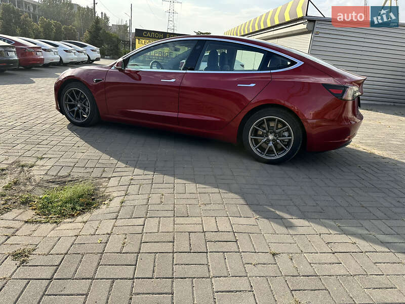 Седан Tesla Model 3 2018 в Дніпрі