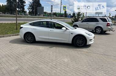 Седан Tesla Model 3 2019 в Пустомитах