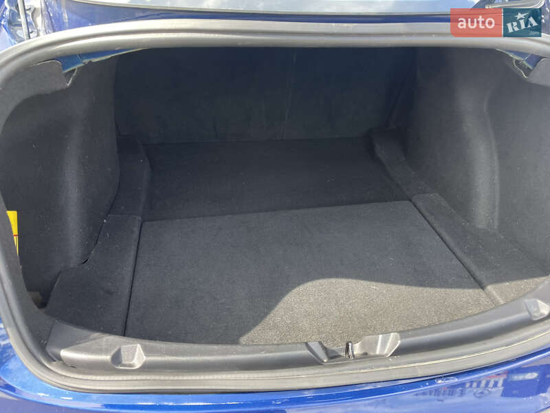 Седан Tesla Model 3 2019 в Кам'янському