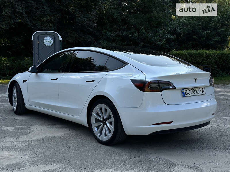 Седан Tesla Model 3 2022 в Львове
