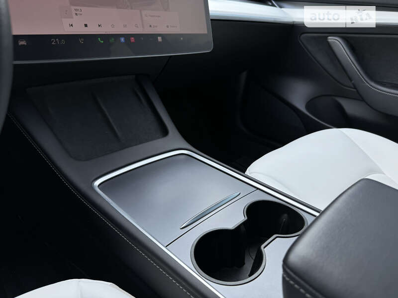 Седан Tesla Model 3 2022 в Львове