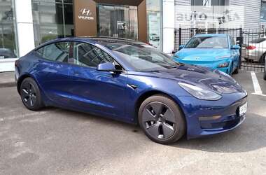 Седан Tesla Model 3 2022 в Киеве