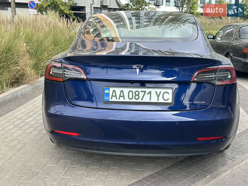 Седан Tesla Model 3 2022 в Киеве