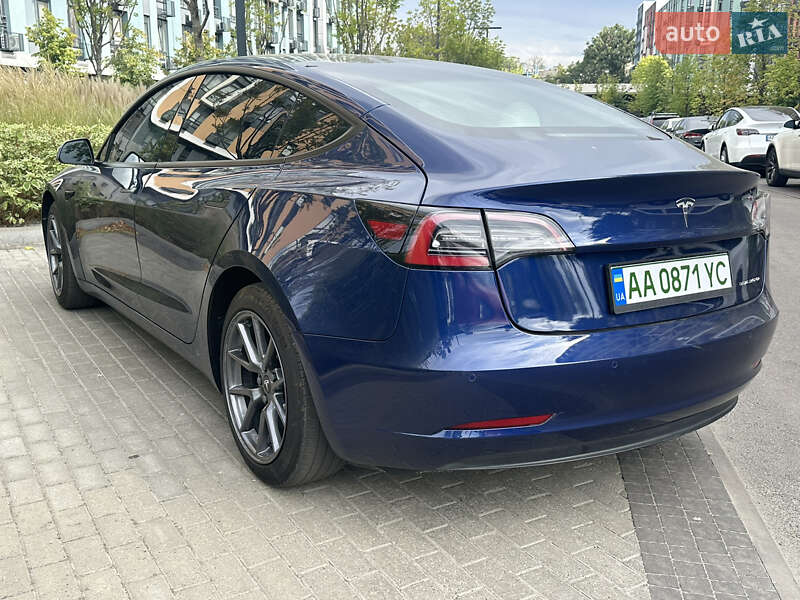 Седан Tesla Model 3 2022 в Киеве