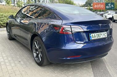 Седан Tesla Model 3 2022 в 