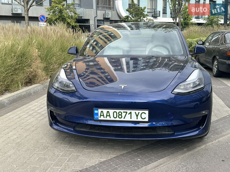 Седан Tesla Model 3 2022 в Киеве