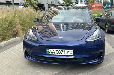 Седан Tesla Model 3 2022 в 