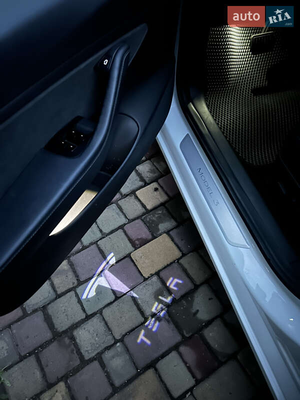 Седан Tesla Model 3 2018 в Кривому Розі