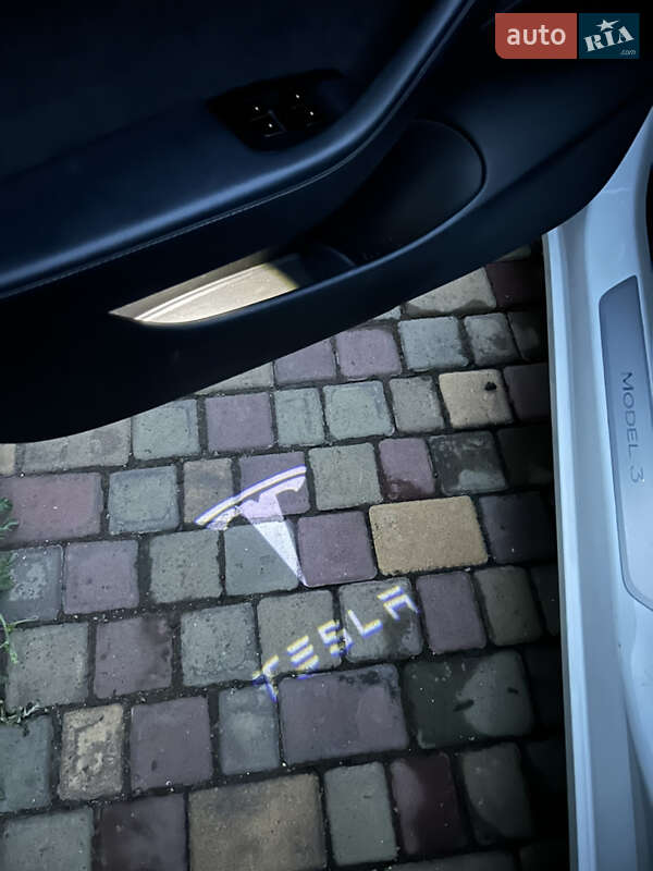 Седан Tesla Model 3 2018 в Кривому Розі