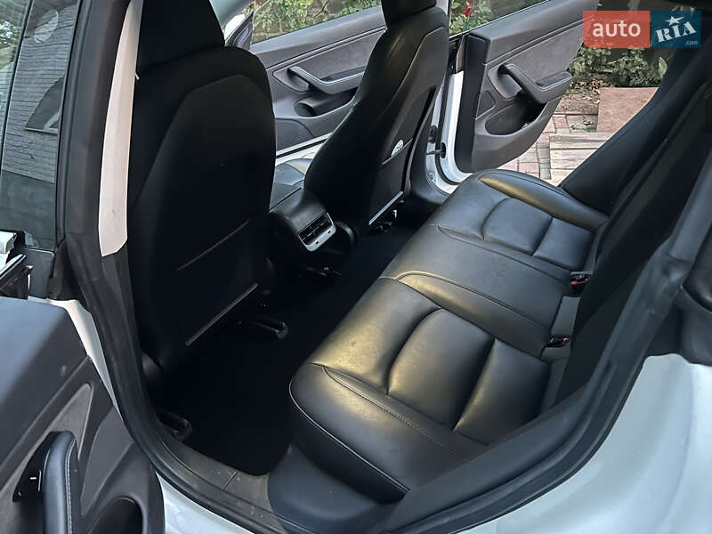 Седан Tesla Model 3 2018 в Кривому Розі