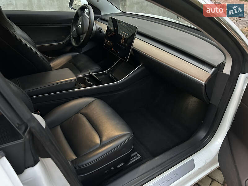 Седан Tesla Model 3 2018 в Кривом Роге