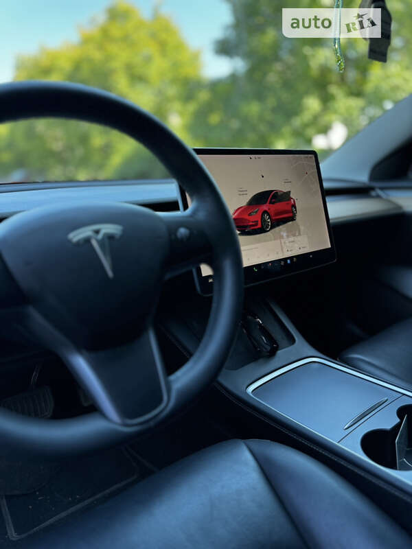 Седан Tesla Model 3 2022 в Черновцах