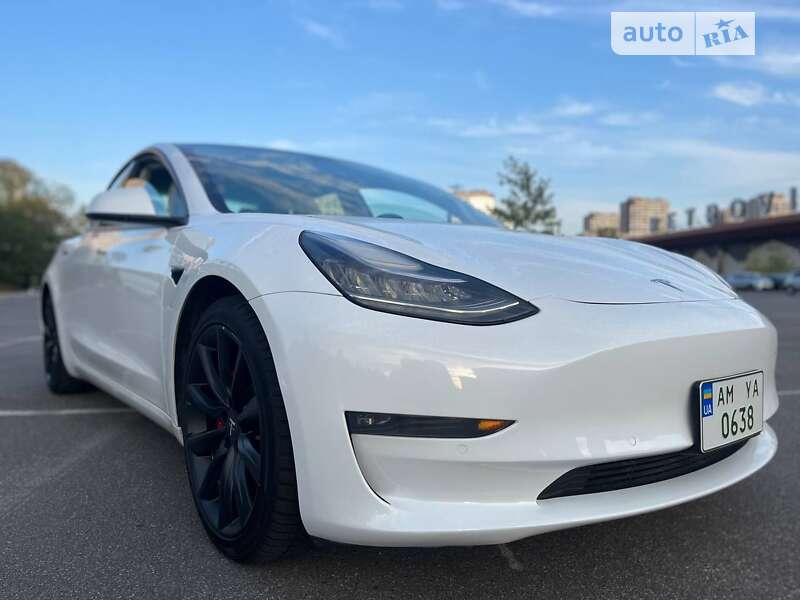 Внедорожник / Кроссовер Tesla Model 3 2020 в Киеве
