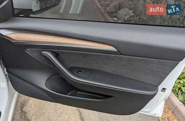 Седан Tesla Model 3 2021 в Виннице