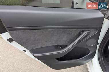 Седан Tesla Model 3 2021 в Виннице