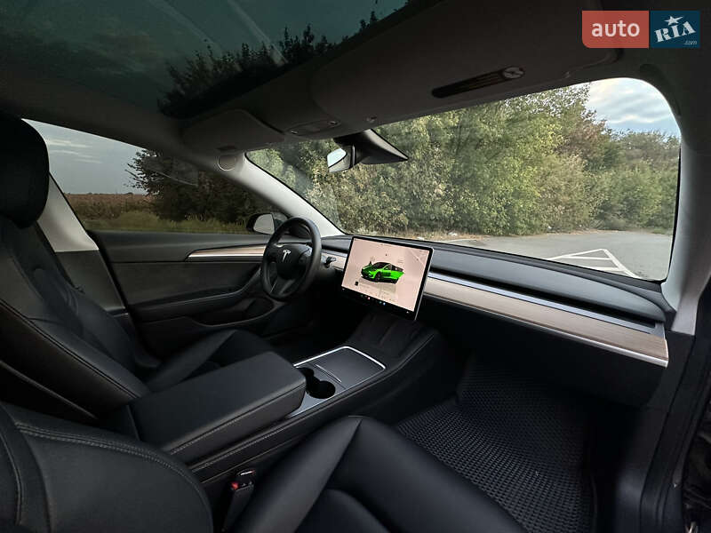 Седан Tesla Model 3 2022 в 