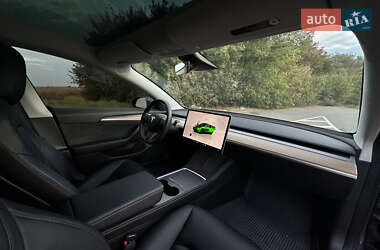 Седан Tesla Model 3 2022 в 