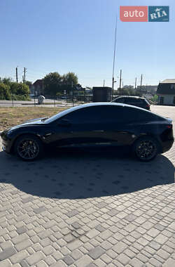 Седан Tesla Model 3 2021 в 