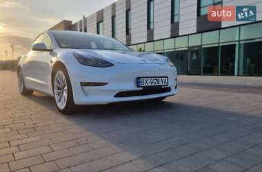 Седан Tesla Model 3 2021 в 