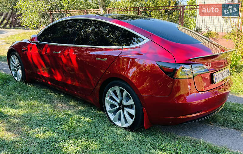 Седан Tesla Model 3 2018 в Черкасах