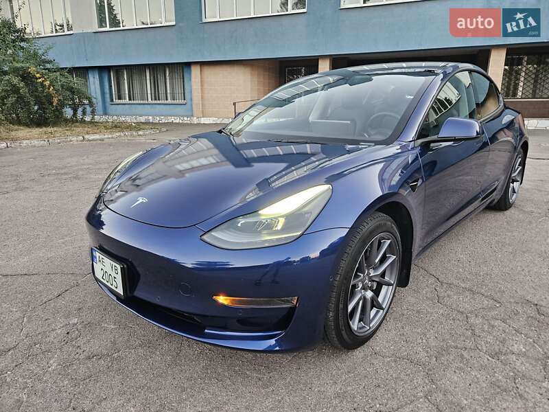 Седан Tesla Model 3 2022 в Днепре