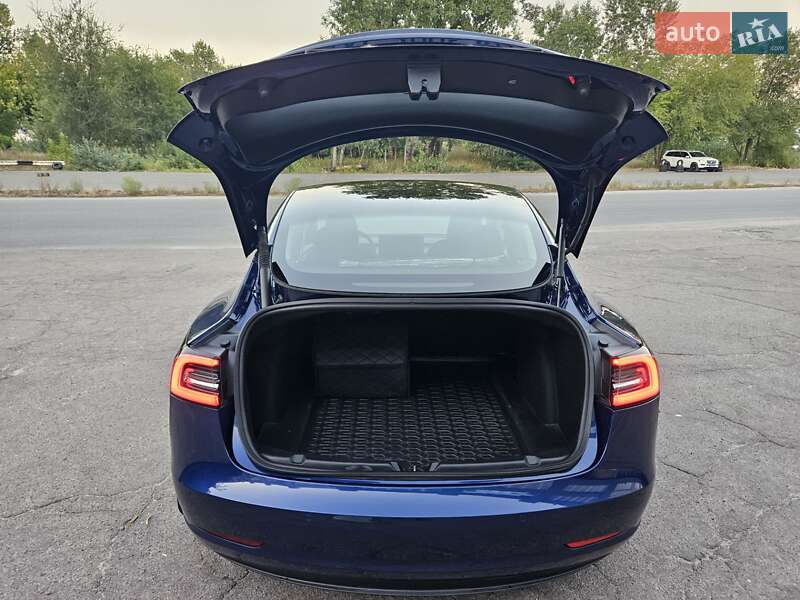 Седан Tesla Model 3 2022 в Днепре