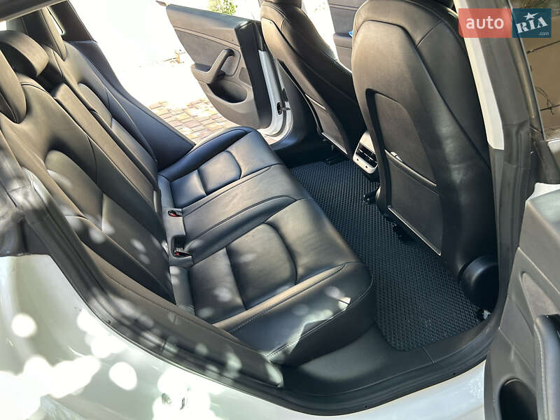 Седан Tesla Model 3 2018 в Кривом Роге