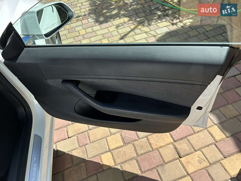 Седан Tesla Model 3 2018 в Кривому Розі