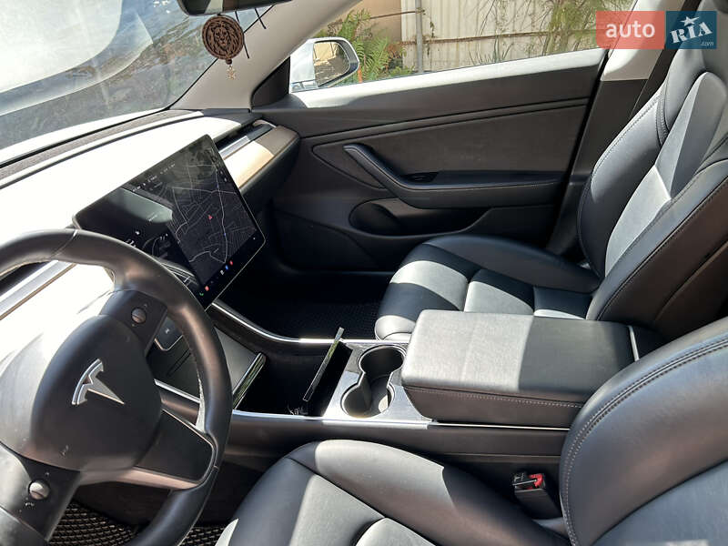 Седан Tesla Model 3 2018 в Кривому Розі