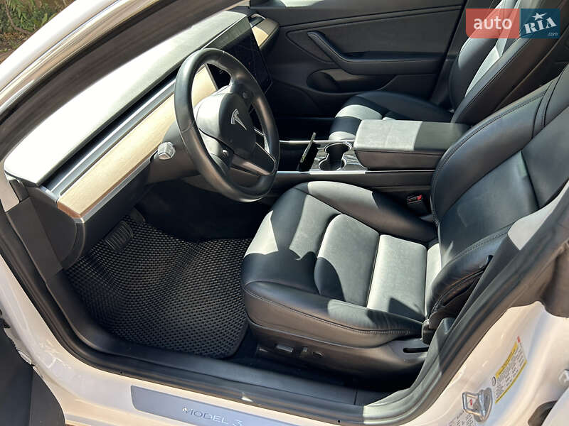 Седан Tesla Model 3 2018 в Кривому Розі