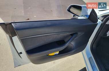 Седан Tesla Model 3 2020 в 