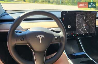 Седан Tesla Model 3 2020 в 