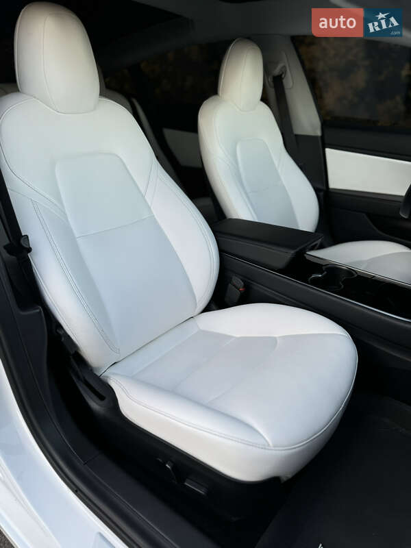 Седан Tesla Model 3 2019 в Володимирі