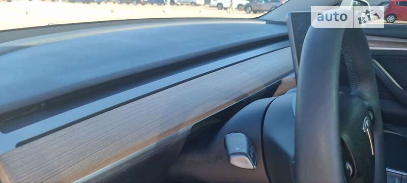 Седан Tesla Model 3 2023 в Житомирі