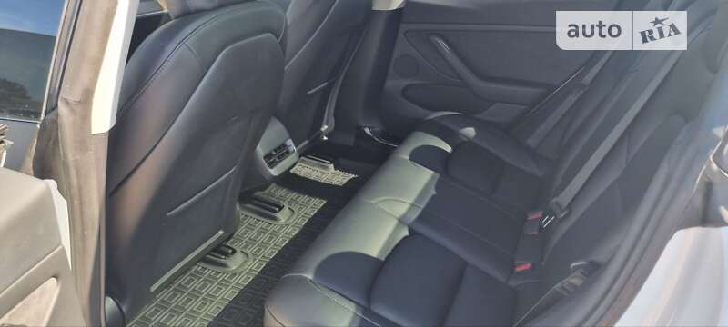 Седан Tesla Model 3 2023 в Житомирі