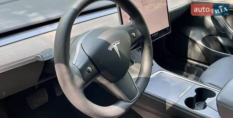 Седан Tesla Model 3 2022 в Киеве