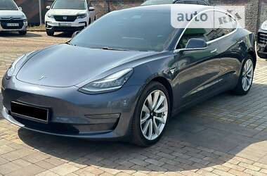 Седан Tesla Model 3 2018 в Львове