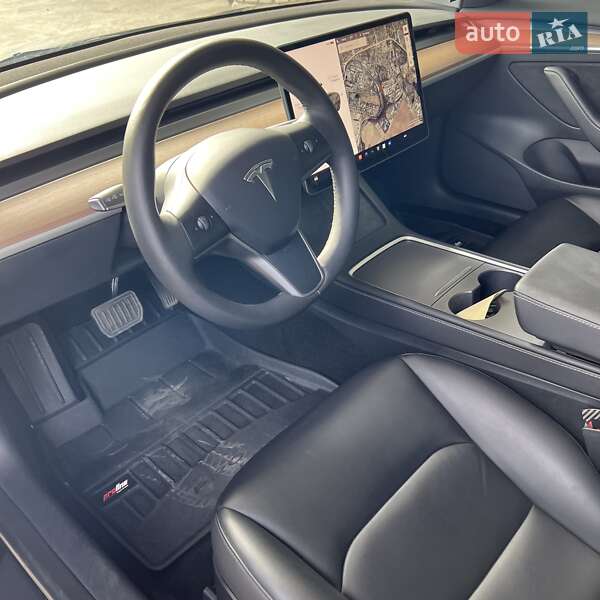 Седан Tesla Model 3 2023 в Гайсине