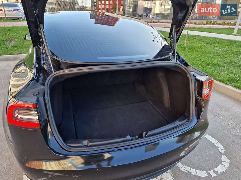 Седан Tesla Model 3 2019 в Киеве