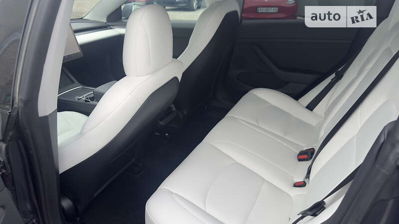 Седан Tesla Model 3 2021 в Виноградові