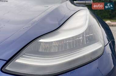 Седан Tesla Model 3 2018 в Львові