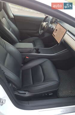 Седан Tesla Model 3 2020 в Самборі
