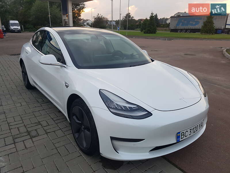 Седан Tesla Model 3 2020 в Самборе