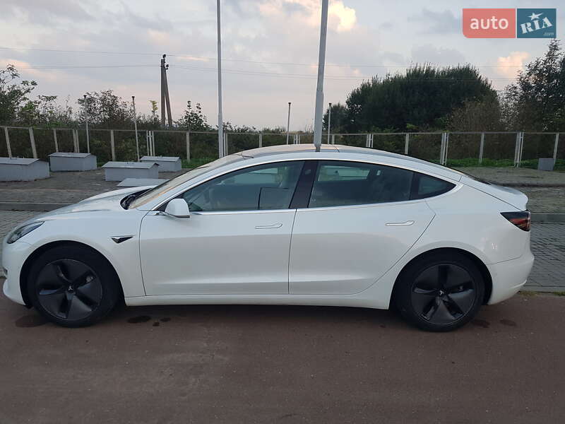 Седан Tesla Model 3 2020 в Самборе