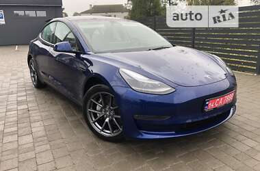 Седан Tesla Model 3 2023 в Львове