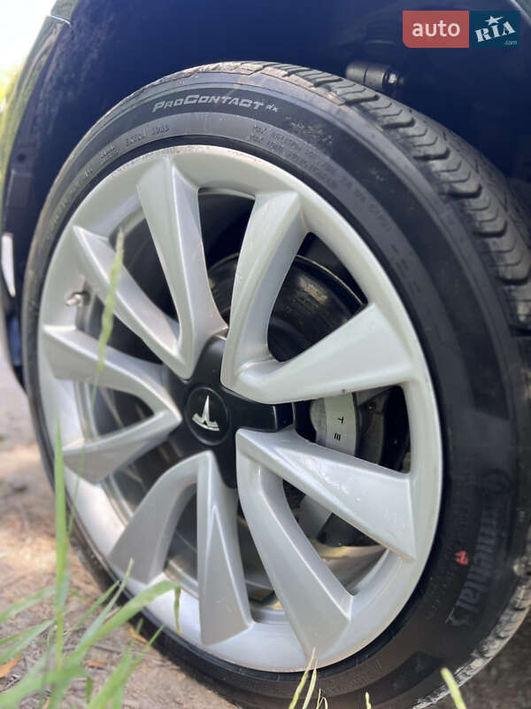 Седан Tesla Model 3 2020 в Івано-Франківську