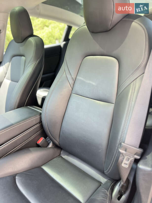 Седан Tesla Model 3 2020 в Івано-Франківську