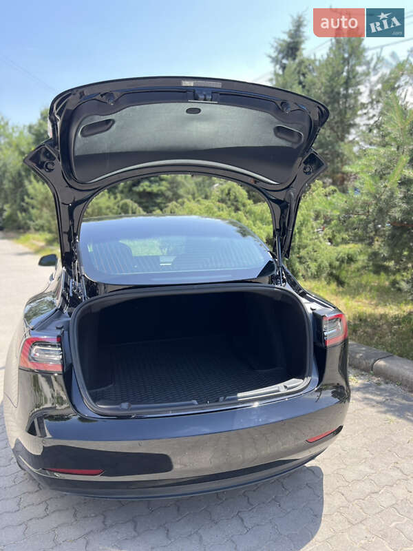 Седан Tesla Model 3 2020 в Івано-Франківську